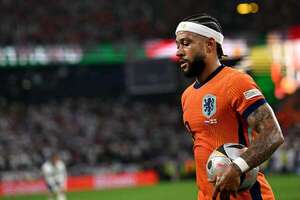 Corinthians ficha al neerlandés Depay y sacude el fútbol de Brasil - Fútbol Internacional - ABC Color
