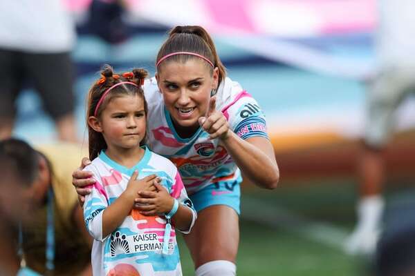 Alex Morgan cuelga las botas y da paso a la leyenda - Fútbol Internacional - ABC Color