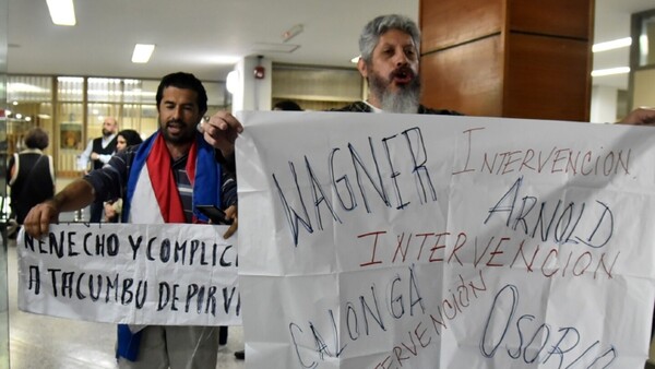 Ediles y ciudadanos indignados urgen intervenir Municipalidad