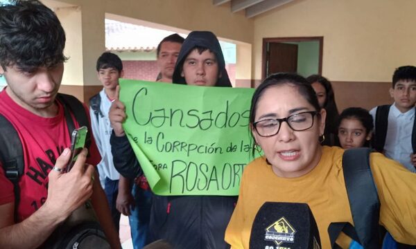 Padres y alumnos toman escuela Bertoni de Franco y exigen destitución de la directora – Diario TNPRESS