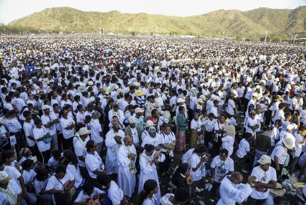 La misa del Papa Francisco en Timor Oriental congregó a 600.000 personas, casi la mitad de la población - .::Agencia IP::.