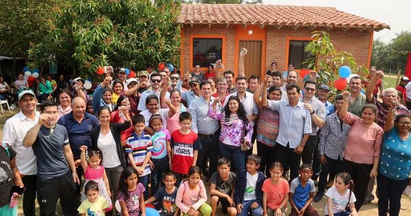 Diario HOY | Entregan 19 viviendas en Altos