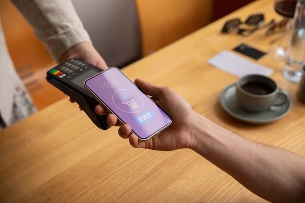 Tecnología NFC impulsa cobros desde el celular y suma unas 300 transacciones al día - MarketData