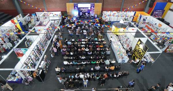 La Nación / La Libroferia Encarnación celebró el lanzamiento de 116 libros