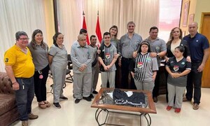 Municipalidad de Coronel Oviedo entregó atuendos deportivos a atletas del CAEIS – Prensa 5