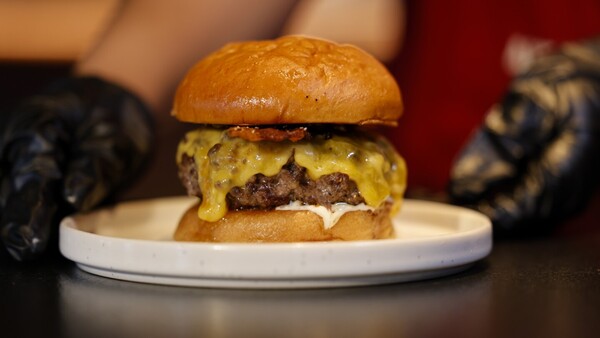 "Singular", la mejor hamburguesa del 2024: ¿Cómo se elabora?