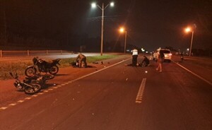 Dos motociclistas heridos tras choque entre dos motos