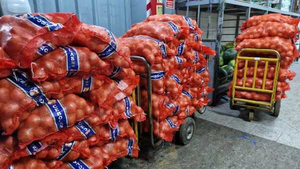 DNIT interviene comercio en Luque e incauta cebollas de presunto contrabando