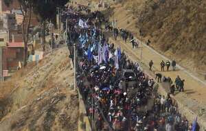 Masiva marcha en Bolivia exige plan crediticio para hacer frente a la crisis económica - Mundo - ABC Color