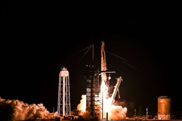 SpaceX busca un nuevo hito con un paseo espacial privado - Ciencia - ABC Color