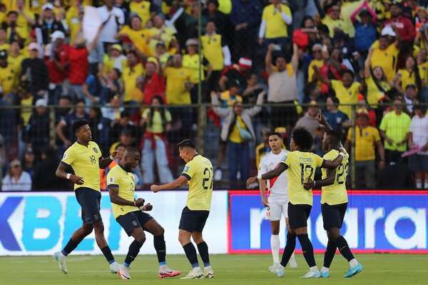 Con Enner Valencia como héroe, Ecuador se reencuentra con el triunfo y hunde a Perú - Fútbol Internacional - ABC Color