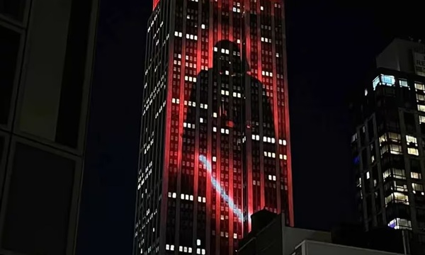 "Descansa en paz, Lord Vader": Empire State rinde homenaje a James Earl Jones con espectacular tributo de luces - OviedoPress