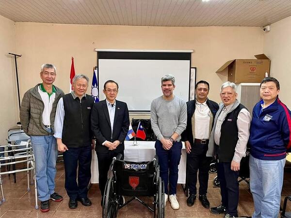 Consulado de China Taiwán entrega sillas de ruedas al Hospital Regional - ADN Digital