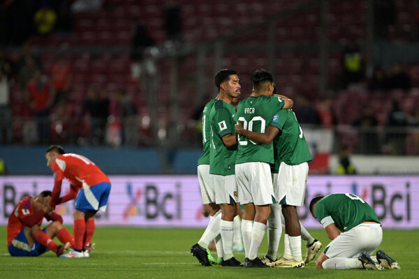 Versus / Bolivia logra un histórico primer triunfo en Santiago por Eliminatorias