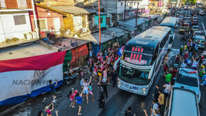Versus / Reencuentro especial: El bus de la Albirroja pasará por el Mercado 4