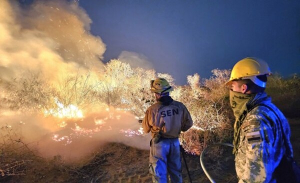 Sigue combate a incendio forestal en el norte del Chaco