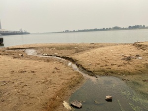 Video: La sequía transforma al río Paraguay en playas de arena