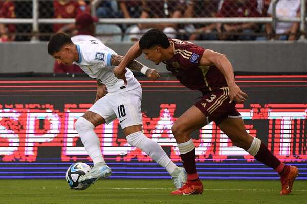 Rochet mantiene en pie a Uruguay pese a una docena de bajas ante Venezuela - Fútbol - ABC Color