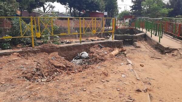 Vecinos del barrio Santa María de San Lorenzo piden arreglo de muro de contención - Nacionales - ABC Color