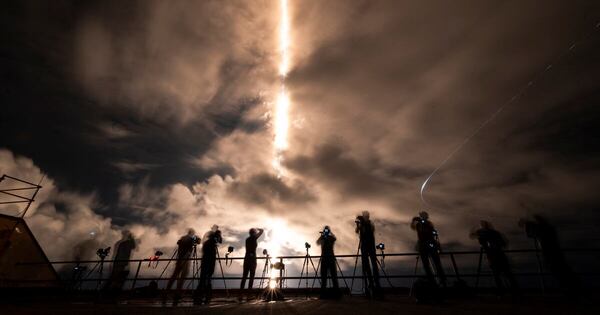 La Nación / Nuevo histórico paso para la humanidad, SpaceX inicia misión para primer paseo espacial privado