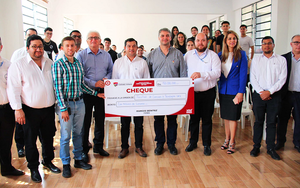 Municipalidad entregó aporte de G. 100 millones a la Facultad de Ciencias y Tecnologías - UNCA - Noticiero Paraguay