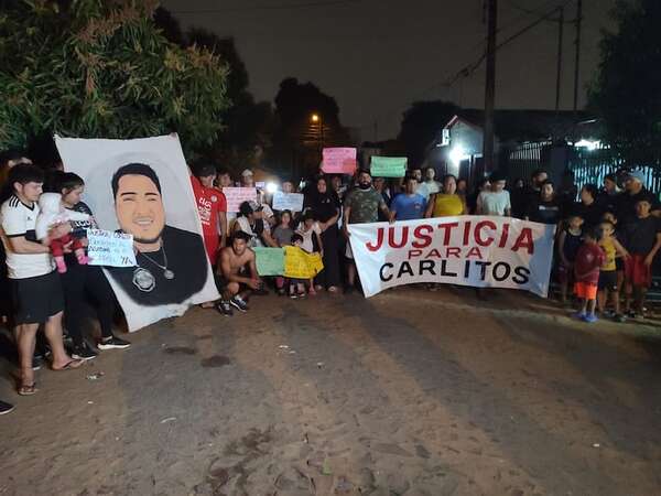 Familiares y amigos de joven que falleció en accidente de tránsito exigen justicia - Policiales - ABC Color