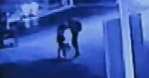 La Nación / Un hombre violó su arresto domiciliario y asesinó a su expareja en plena calle