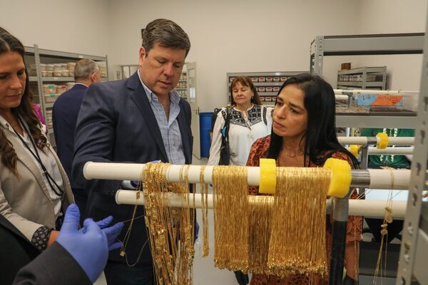 Inauguran empresa maquiladora para la fabricación de bijuterie - La Clave
