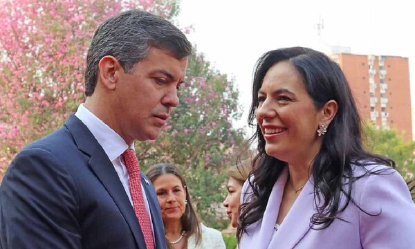 Santiago Peña nombra a Claudia Centurión como reemplazo de Lea Giménez en el Consejo de Itaipú – Prensa 5