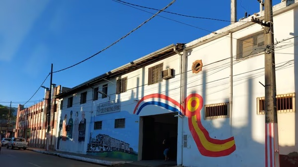 Terror en colegio: adolescente ataca con cuchillo a su compañero