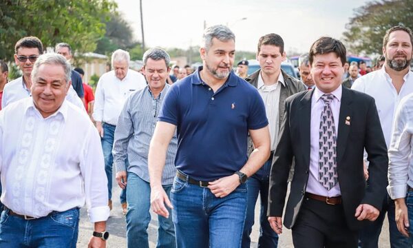 Marito celebra aniversario de la ANR con los esteños