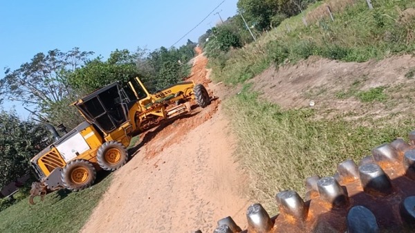 Mantenimiento de caminos vecinales mejora conectividad para más de 3.500 personas del Alto Paraná - .::Agencia IP::.