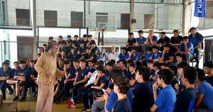 La Nación / Grupo Teatral La Mirada inició la gira “El loco va a la escuela”