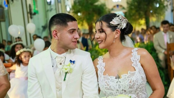 Dicen que opa el amor entre el jugador Luis Zárate y su doñita