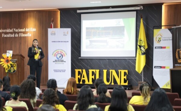Taller sobre prevención del suicidio en la Facultad de Filosofía UNE