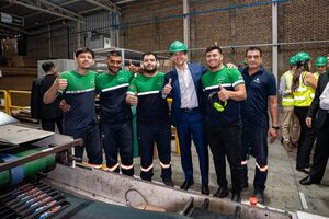 Presidente visitó fábrica de cartón corrugado en Mariano Roque Alonso - .::Agencia IP::.