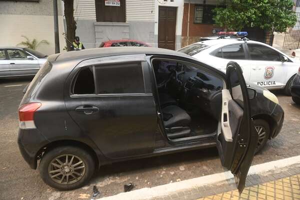 A plena luz del día, “tortoleros” atacan vehículos en microcentro de Asunción - Policiales - ABC Color