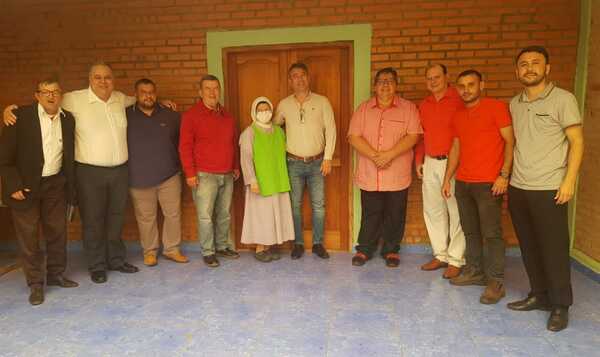 Autoridades partidarias de la Seccional 226, hicieron aportes de víveres al comedor de niños - Noticiero Paraguay