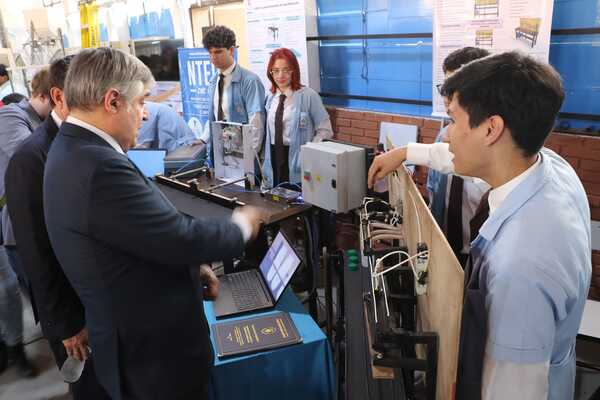 El futuro de la tecnología en Paraguay: estudiantes del CTN exponen innovadores proyectos - .::Agencia IP::.