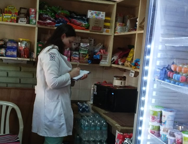 Controlan tipo de alimentos que se vende en cantinas de escuelas - La Clave