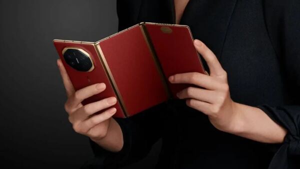 Huawei presenta el primer celular del mundo con triple pantalla plegable - La Clave
