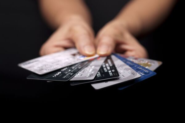 Tasa de interés máxima para tarjetas de crédito baja a 15,9% en septiembre - MarketData