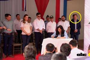 ¿Tráfico de influencia? Cercano a senador aparece como personal clave de firma foránea a la que adjudicó MOPC - Economía - ABC Color
