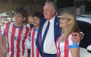 Versus / El lindo gesto de Gustavo Alfaro con unos hinchas luego de ganarle a Brasil