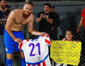 (VIDEO)La alegría que dio Pitta a una pequeña hincha albirroja