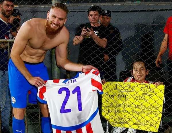 (VIDEO)La alegría que dio Pitta a una pequeña hincha albirroja