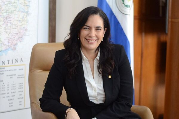 Poder Ejecutivo designa a Claudia Centurión como miembro de consejo de administrativo de Itaipú - MarketData