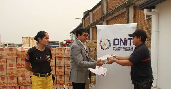 La Nación / DNIT entrega donativo a bomberos en crucial lucha contra incendios forestales