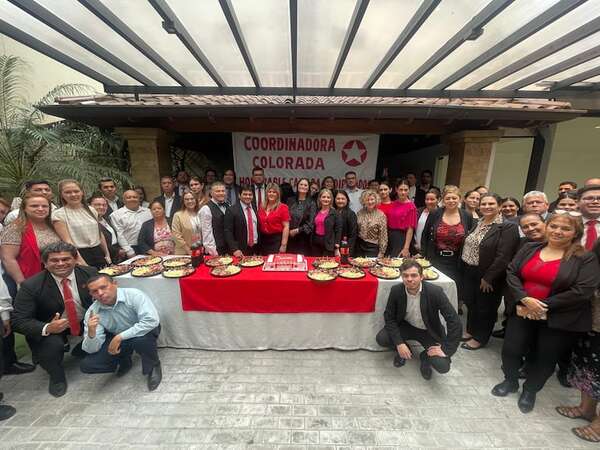Video: funcionarios hurreros festejan aniversario de ANR en el “quincho de oro” del Congreso - Política - ABC Color