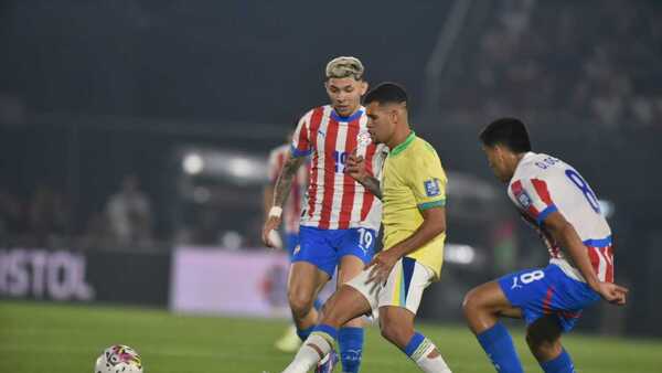 Paraguay deja a Brasil con Dorival en el alambre y rezando por Neymar